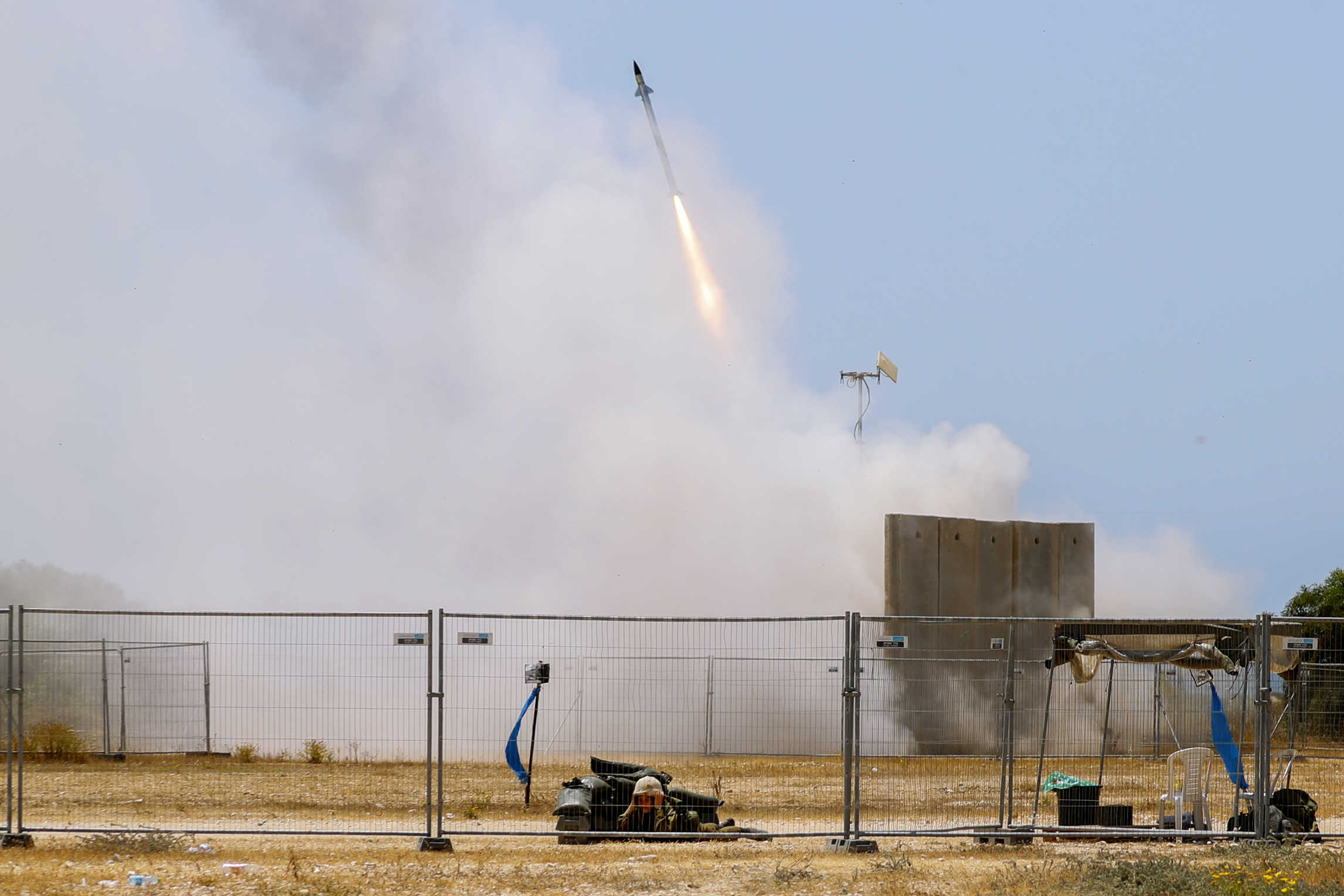 Prédio desaba em Gaza após ataque de Israel durante transmissão ao vivo ...